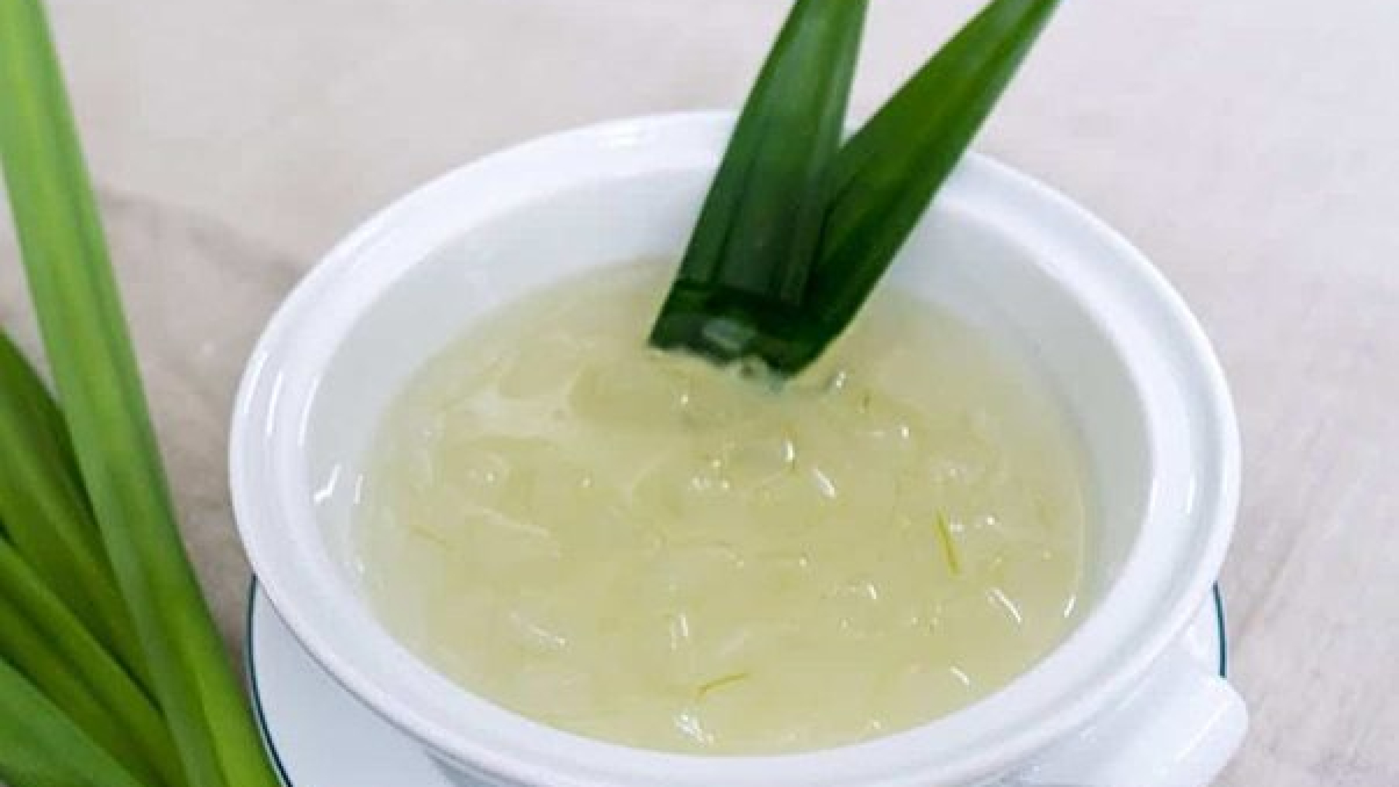 Công thức chế biến yến chưng củ năng lá dứa đơn giản- yensaovinhphuoc (3)