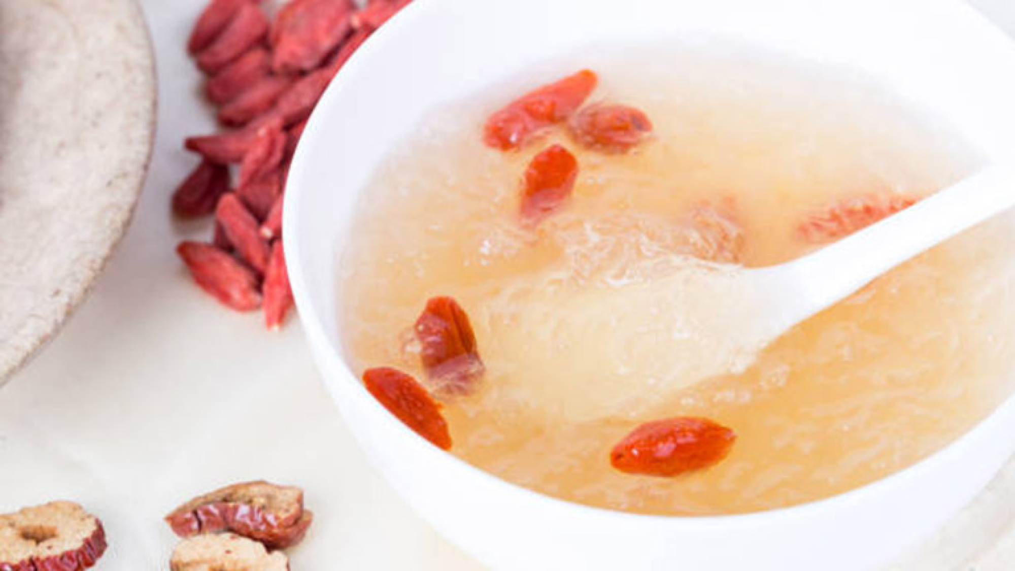 Traditional Chinese health food, bird's nest soup