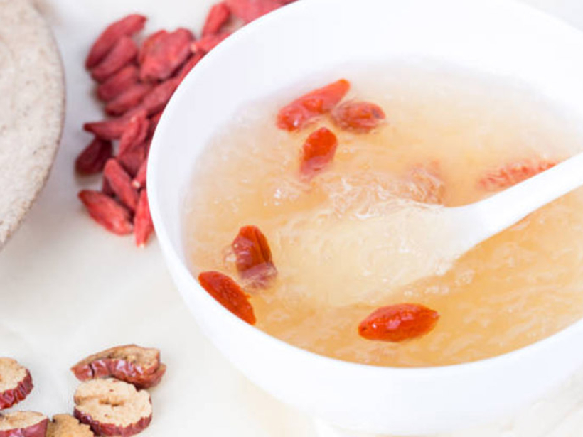 Traditional Chinese health food, bird's nest soup