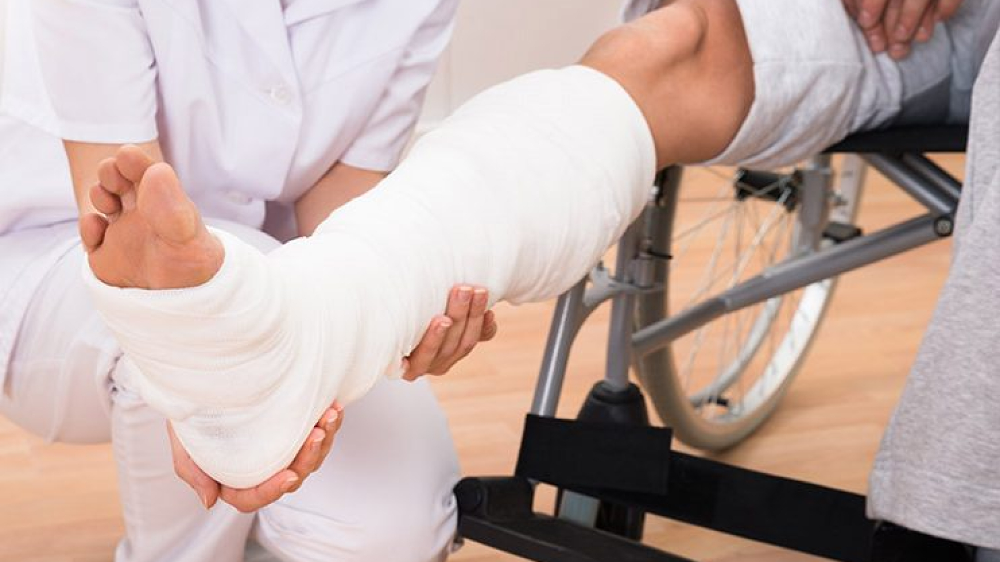 Gợi ý lựa chọn quà thăm bệnh người bị gãy xương cực tinh tế - yensaovinhphuoc (1)