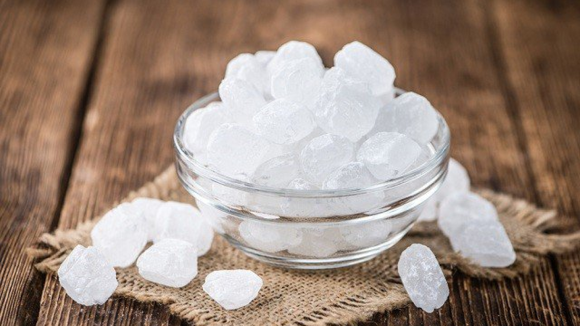 Tại sao chưng yến lại hay sử dụng đường phèn Công dụng của đường phèn là gì - yensaovinhphuoc (2)