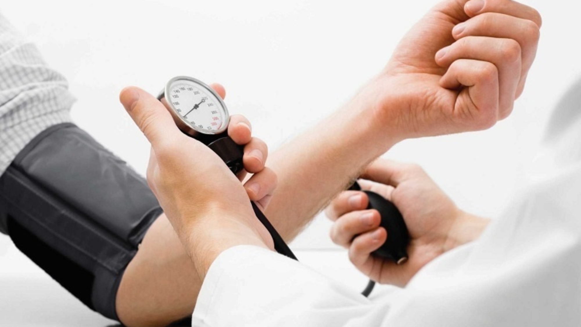 nuoc-uong-tot-cho-nguoi-tut-huyet-ap-yensaovinhphuoc (1)