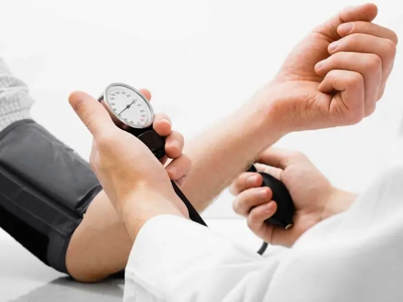 nuoc-uong-tot-cho-nguoi-tut-huyet-ap-yensaovinhphuoc (1)