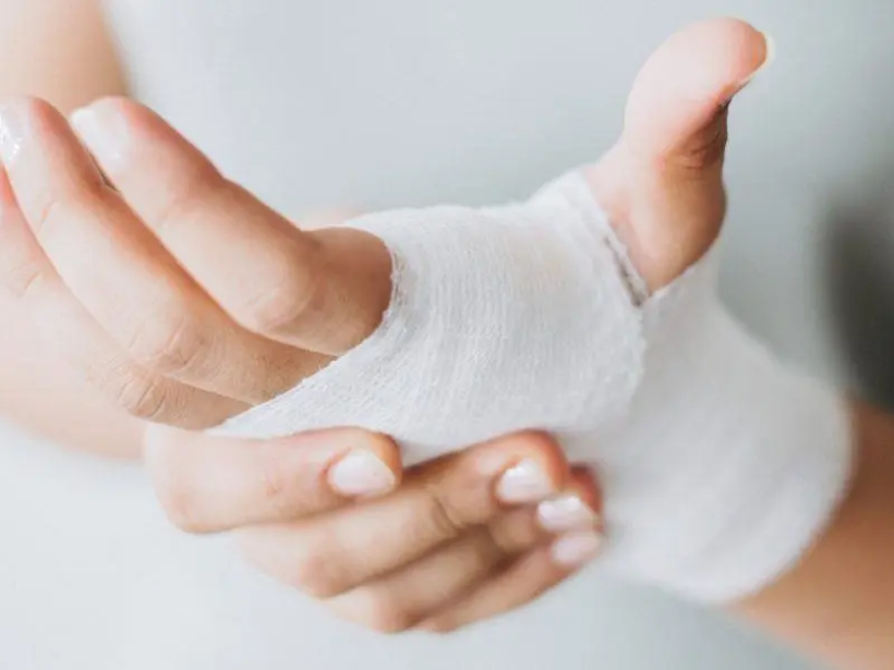 moi-mo-tay-phau-thuat-tay-nen-an-gi-de-phuc-hoi-yensaovinhphuoc (1)