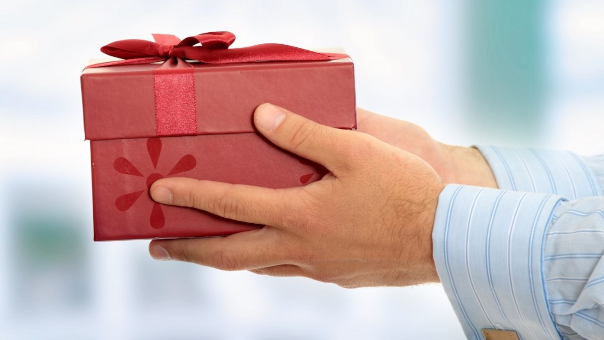 di-tan-gia-tang-qua-gi-cho-phu-hop-yensaovinhphuoc.vn