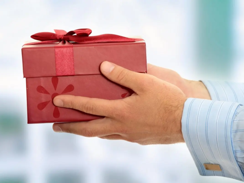 di-tan-gia-tang-qua-gi-cho-phu-hop-yensaovinhphuoc.vn