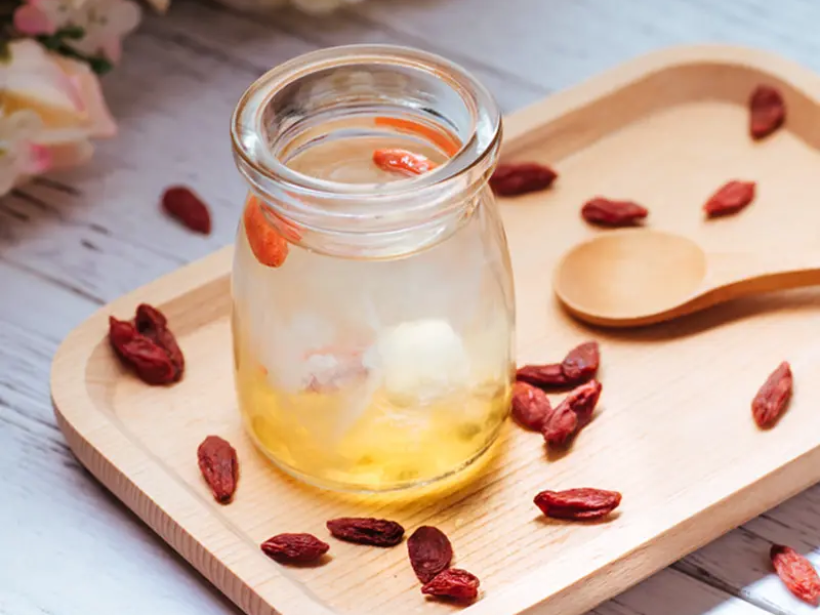 Cach-che-bien-yen-chung-mat-ong-thom-ngon-bo-duong-yensaovinhphuoc (2)