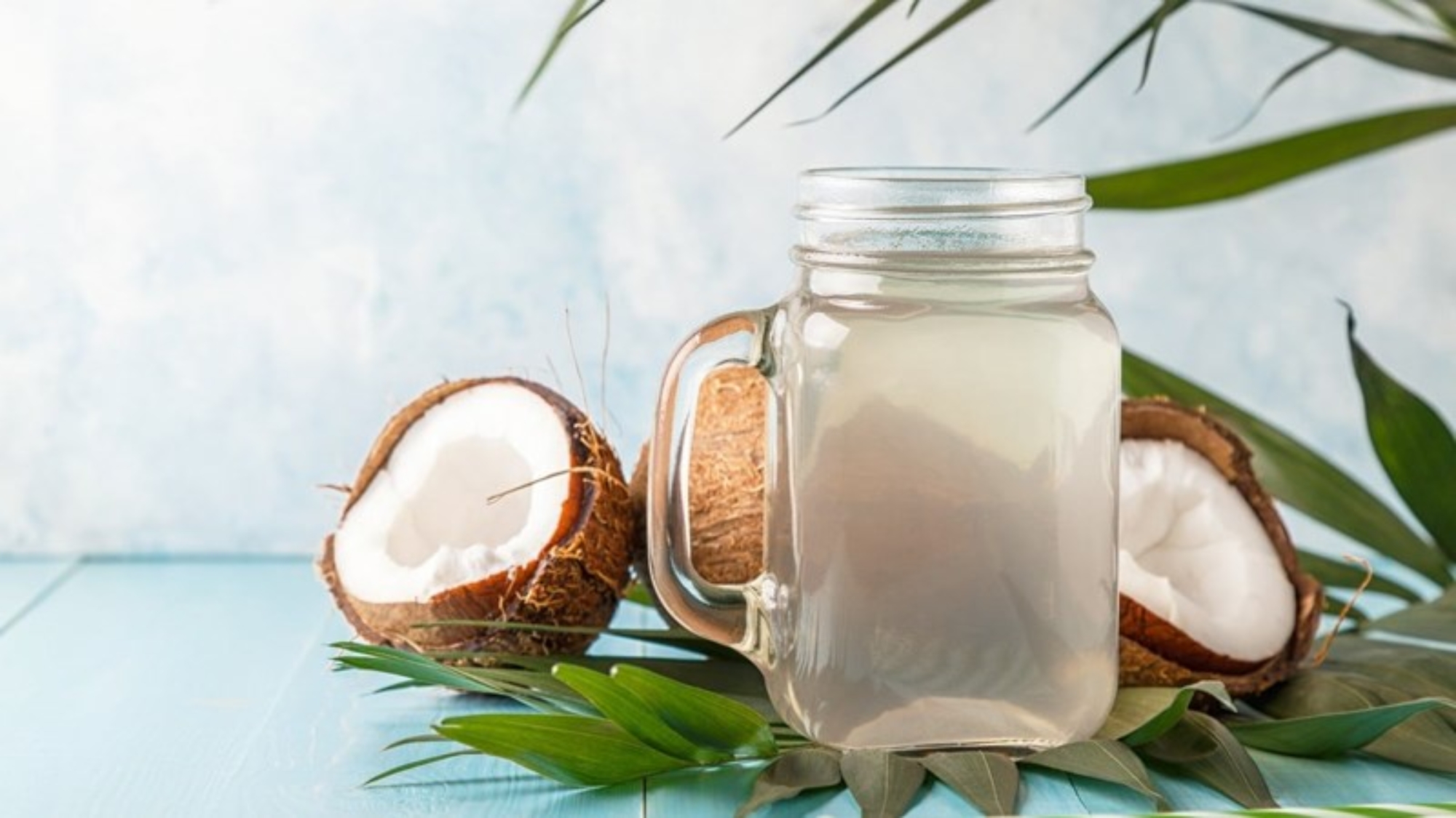 cong-dung-tuyet-voi-cua-nuoc-dua-tuoi-voi-suc-khoe-và-sac-dep-yensaovinhphuoc (2)