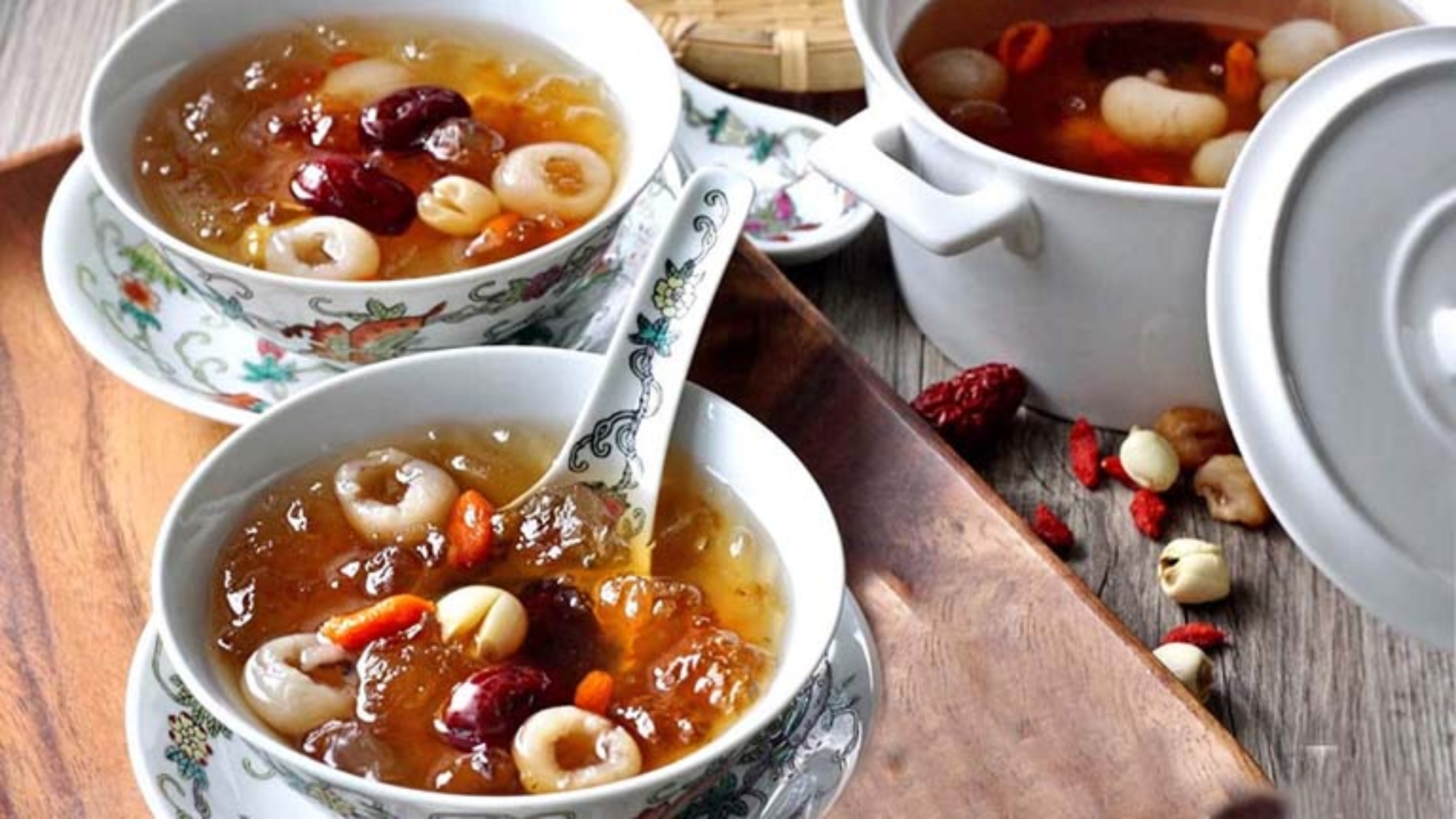 che-bien-yen-chung-tao-do-long-nhan-nhan-nhuc-thom-ngon-dung-dieu-yensaovinhphuoc (1)