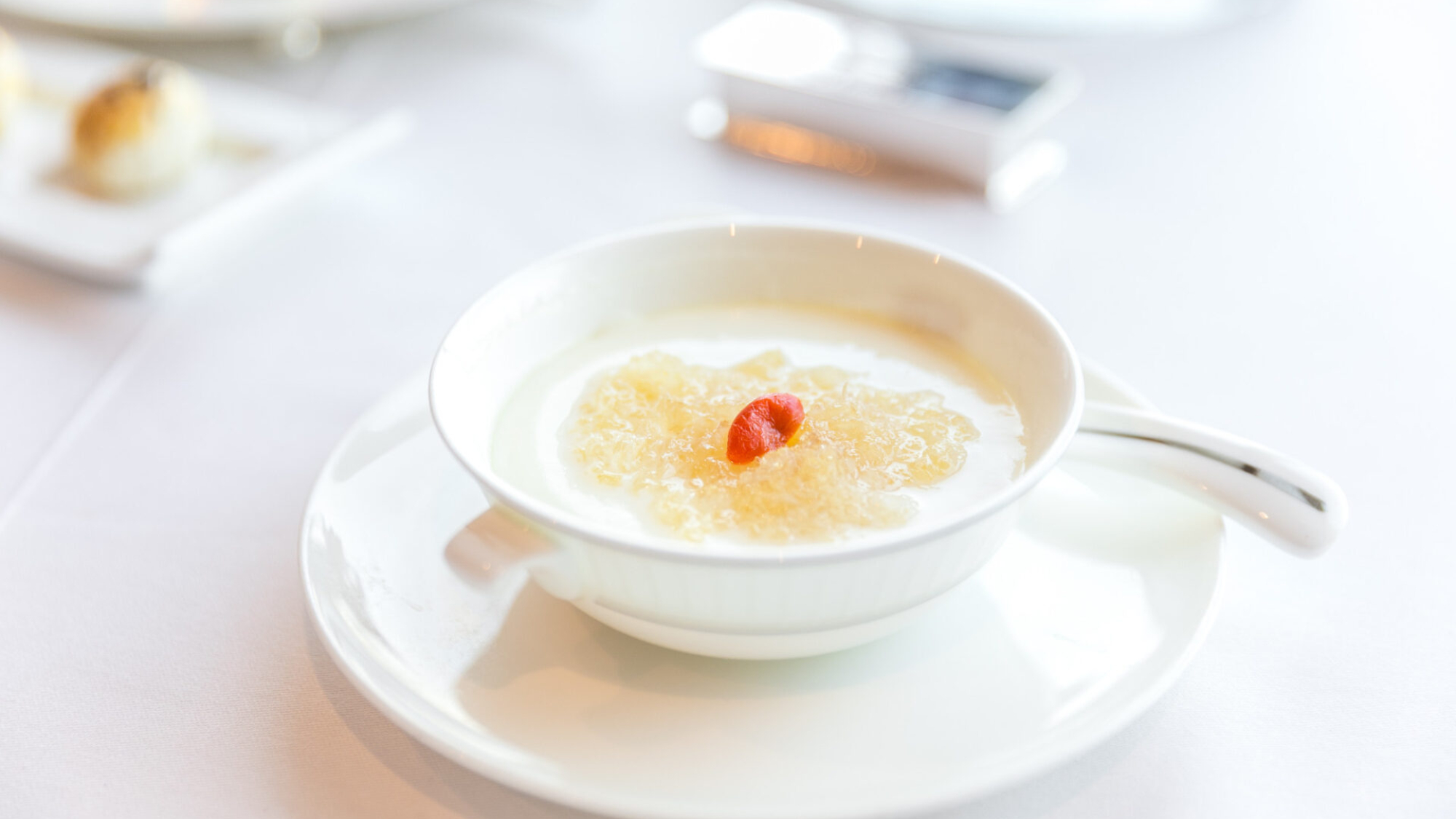 an-nhieu-yen-sao-co-tot-khong-lieu-luong-yen-sao-moi-ngay-bao-nhieu-la-du-yensaovinhphuoc (1)