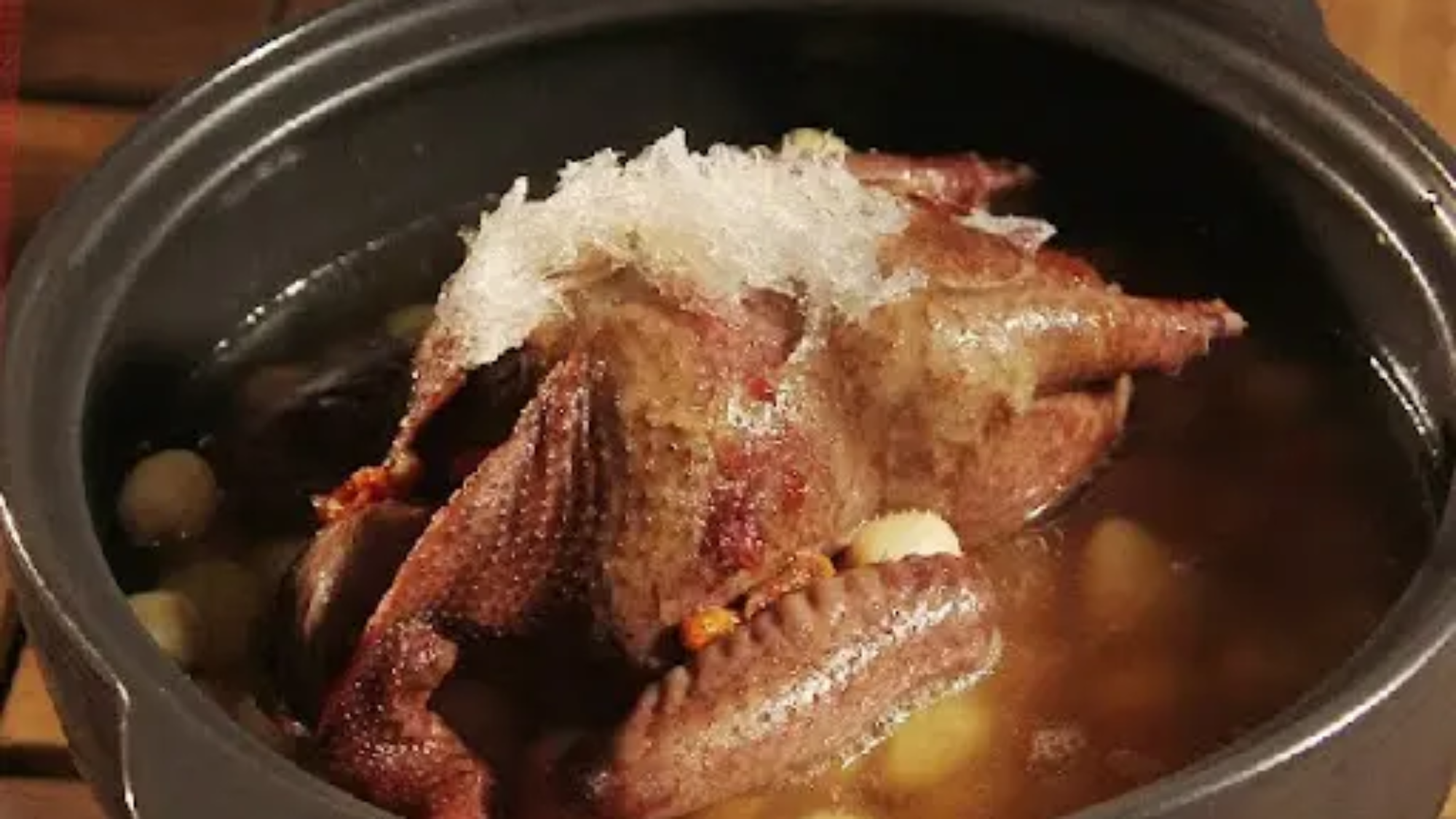 Tổ yến sào hầm bồ câu non