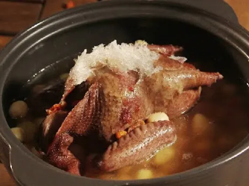 Tổ yến sào hầm bồ câu non