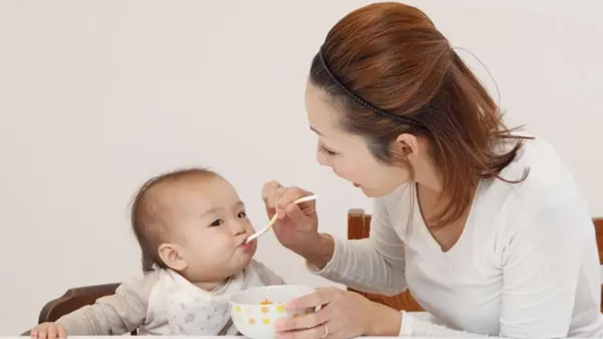 thuc-don-yen-sao-cho-tre-em-an-the-nao-la-hop-ly-yensaovinhphuocvn (1)