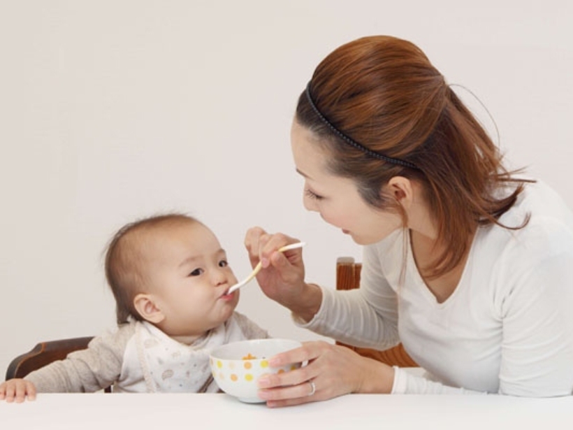 thuc-don-yen-sao-cho-tre-em-an-the-nao-la-hop-ly-yensaovinhphuocvn (1)